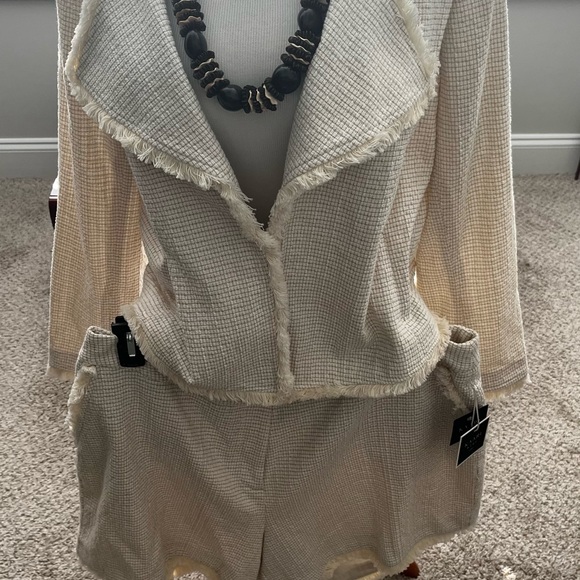 Sassy Cute Summer Short & Jacket Set! Necklace not included. - Picture 9 of 10